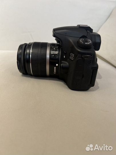 Зеркальный фотоаппарат Canon EOS 60d со штативом