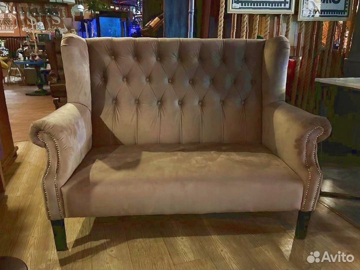 Диван в каретном стиле