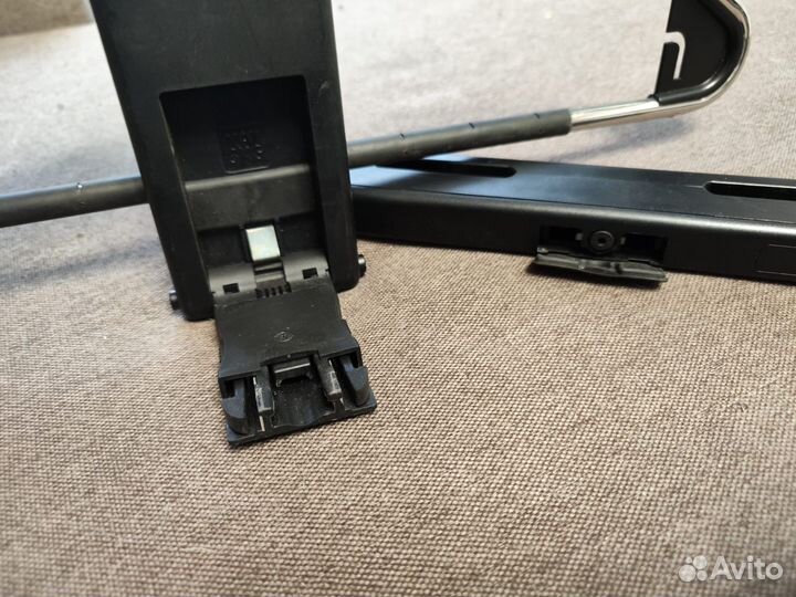 Вешалка для одежды (плечики) в машину KIA