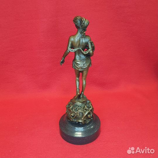 Бронзовая статуэтка Фортуна Амазонка