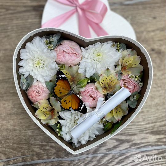 Букет с живой бабочкой