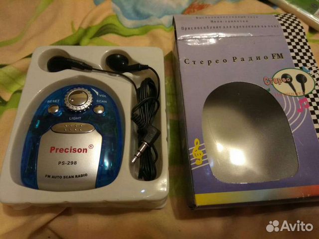 Новое стерео радио с наушниками и батарейками
