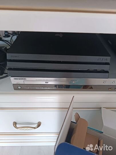 Sony PS4 pro 1tb + игра в подарок