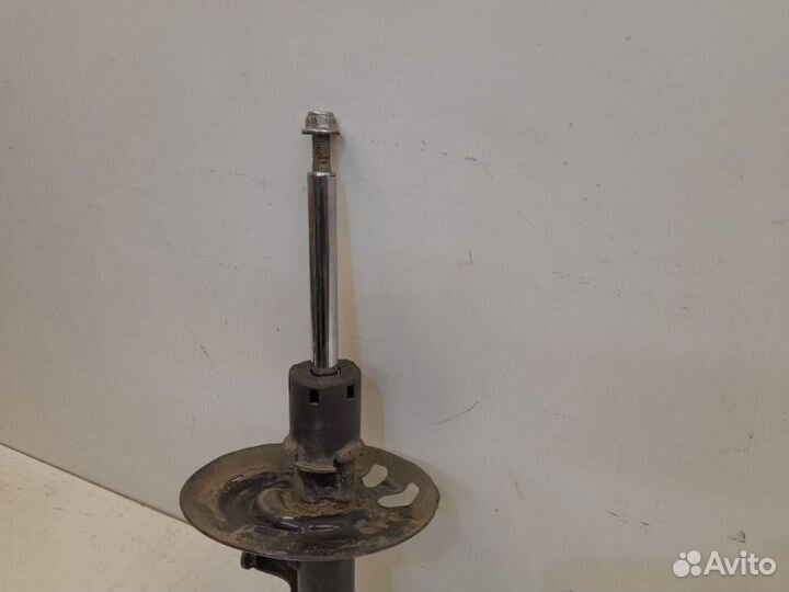 Амортизатор передний правый Toyota Camry V70 2018