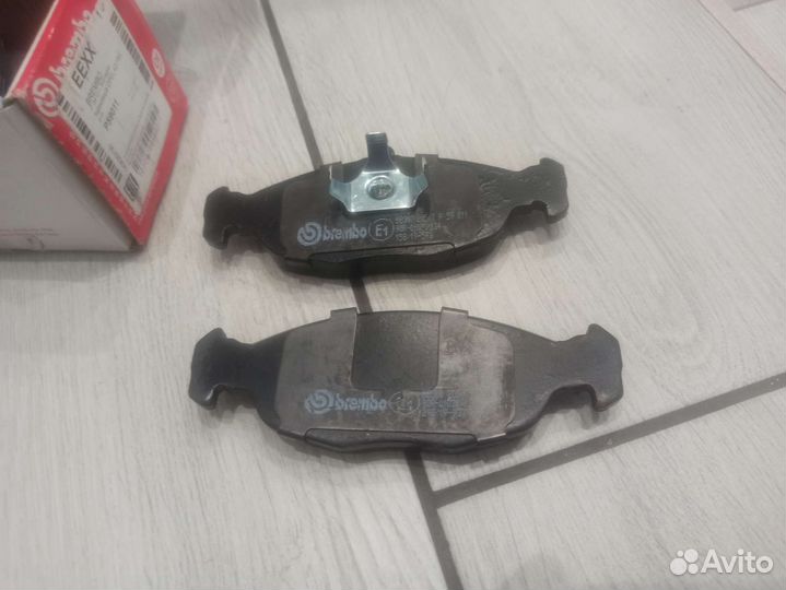 Тормозные колодки brembo p59011