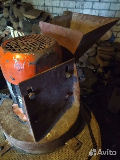 Зернодробилка 380вт. Бу в рабочем состоянии