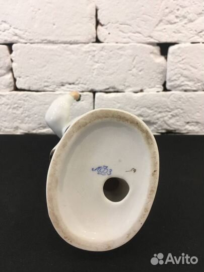 Статуэтка фарфоровая 