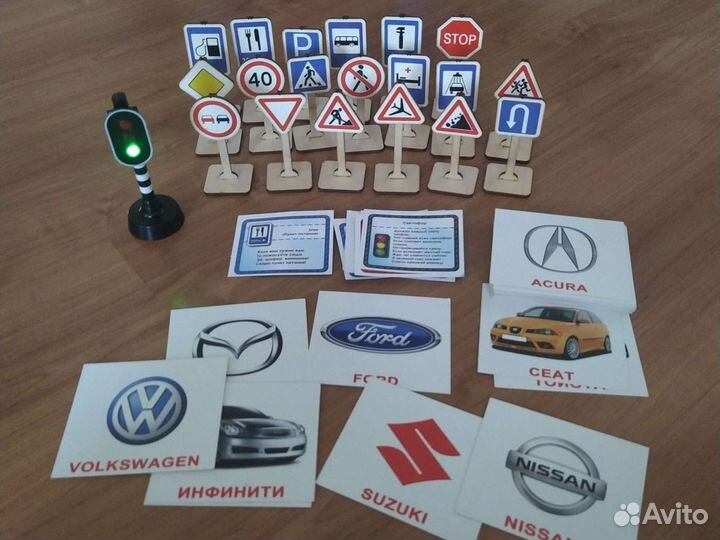 Игрушки дорожные знаки и светофор