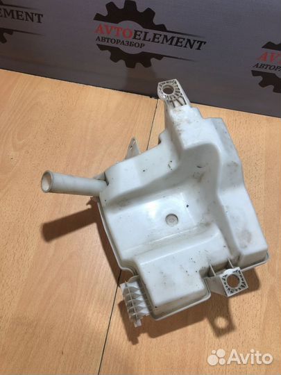 Бачок омывателя с насосом Ford Focus 3