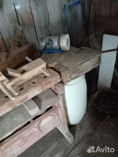 Тиски дедовские и деревянный верстак