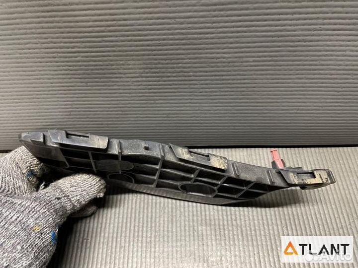 Крепление бампера передняя левая toyota porte