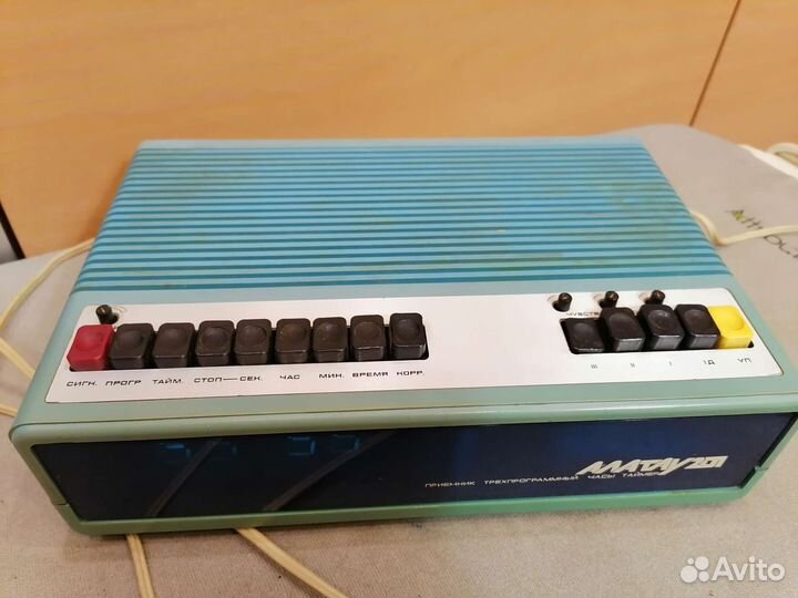 Радио приёмник (транслятор) с электронными часами