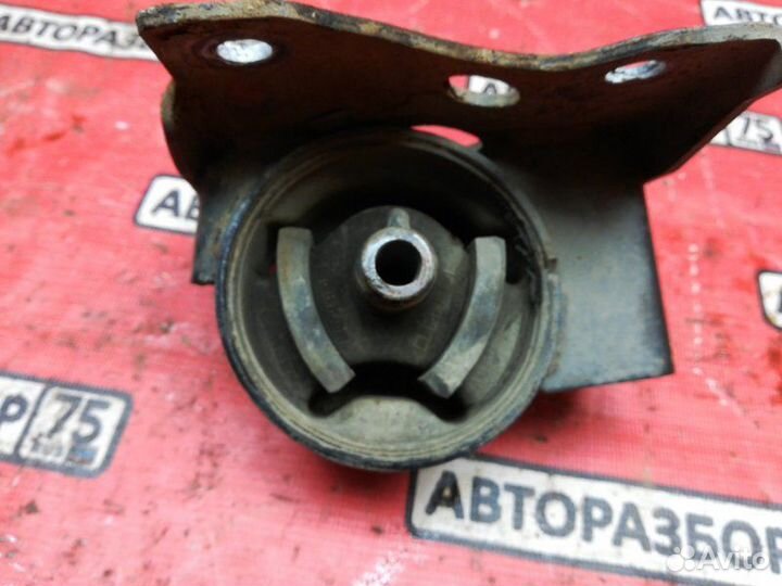 Подушка коробки передач Nissan Sunny B15 QG13DE