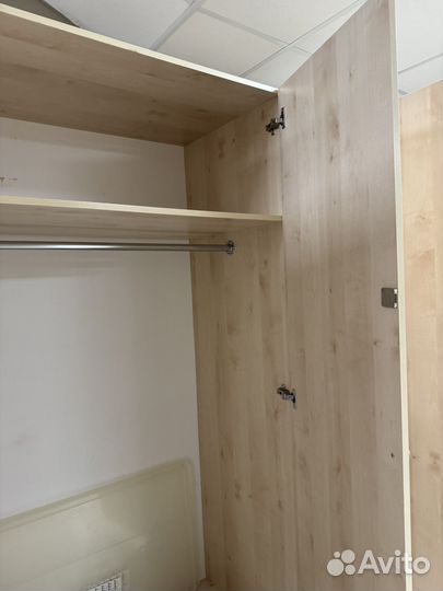 Шкаф трехстворчатый