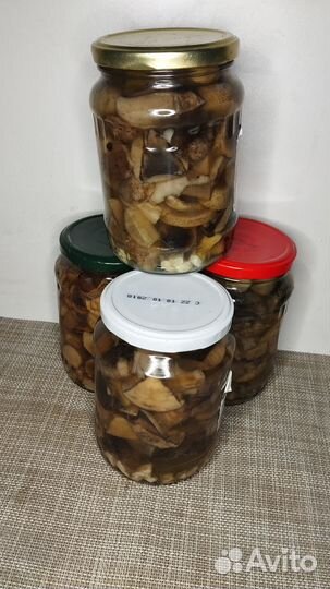 Грибы маринованные