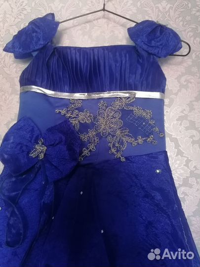 Нарядное платье на 9-11 лет