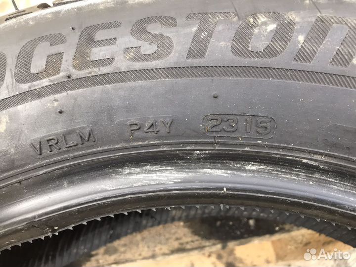 Bridgestone Blizzak LM-32 215/55 R17 98V