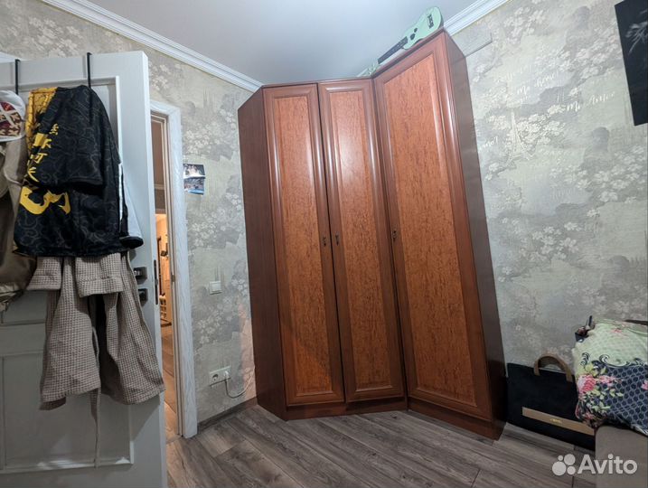 Угловой шкаф
