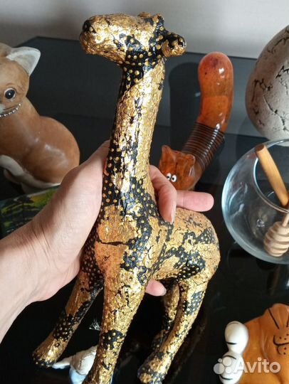 Шкатулка из камня, статуэтки, вазочки