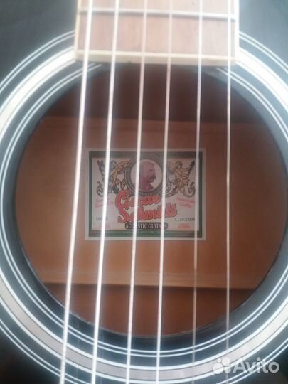 Акустическая гитара 