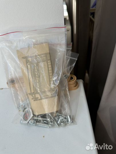 Детская кроватка с маятником