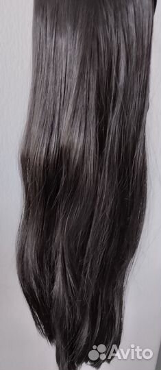 Волосы на заколках черные