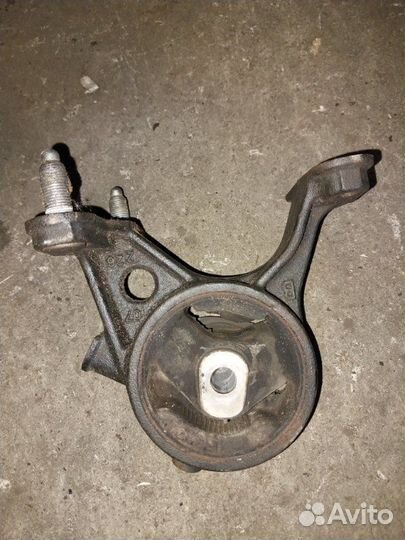 Подушка двигателя задняя Toyota Rav4 ACA31 2azfe