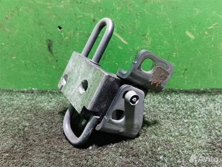 Петля двери задней правой нижняя volkswagen Golf