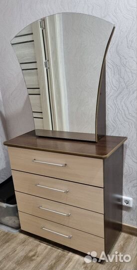 Комод с зеркалом