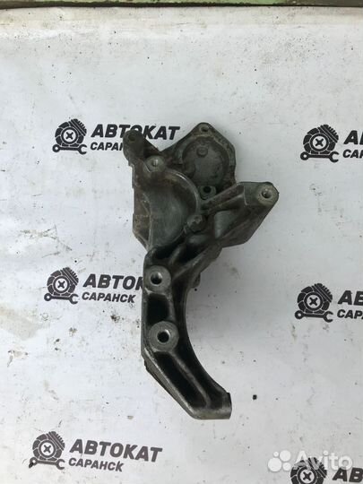 Кронштейн компрессора кондиционера Opel X16XEL