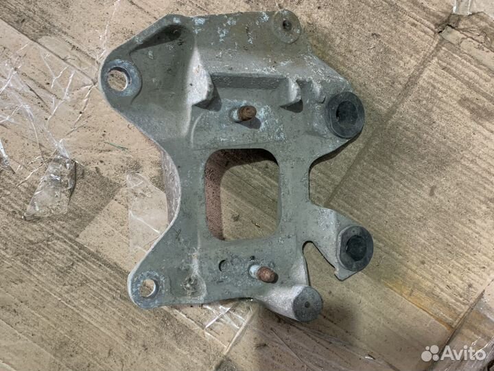 Кронштейн Кпп renault laguna 3