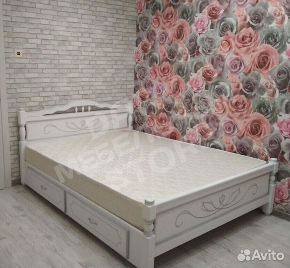 Кровать массив