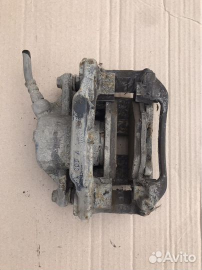 Передний правый суппорт Renault Megane 2