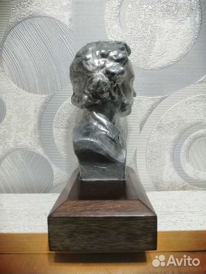 Бюст Пушкина