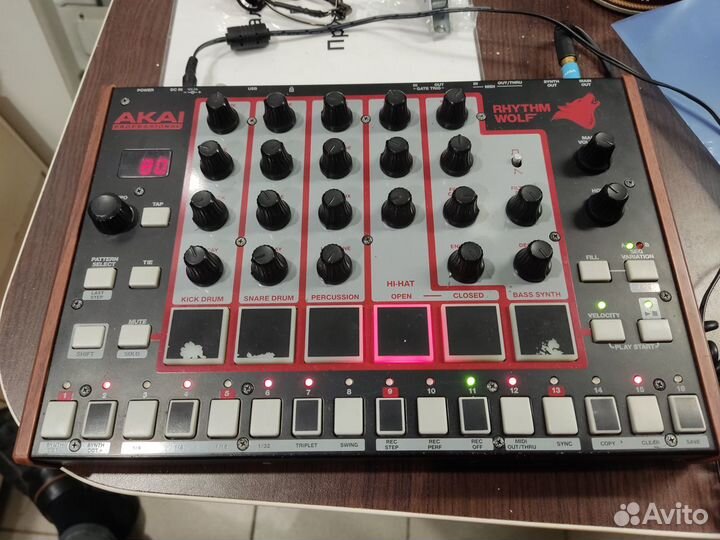 Грувбокс Akai Pro Rhythm Wolf