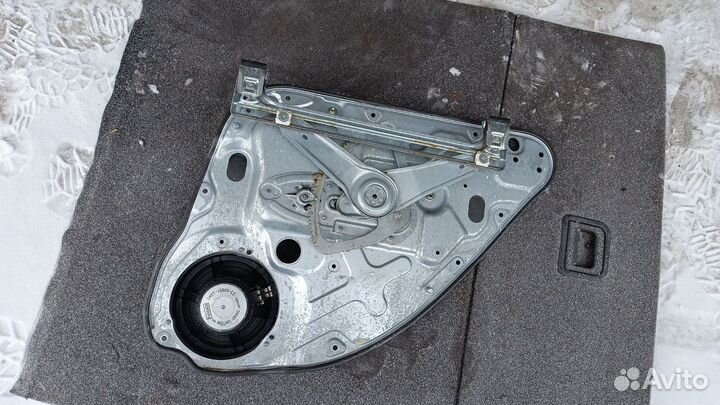 Стеклоподъемник мех. задн. левый в сборе Focus II