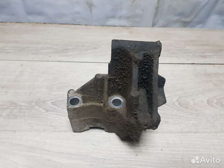 Кронштейн генератора Ford Focus 1 2.0 Zetec