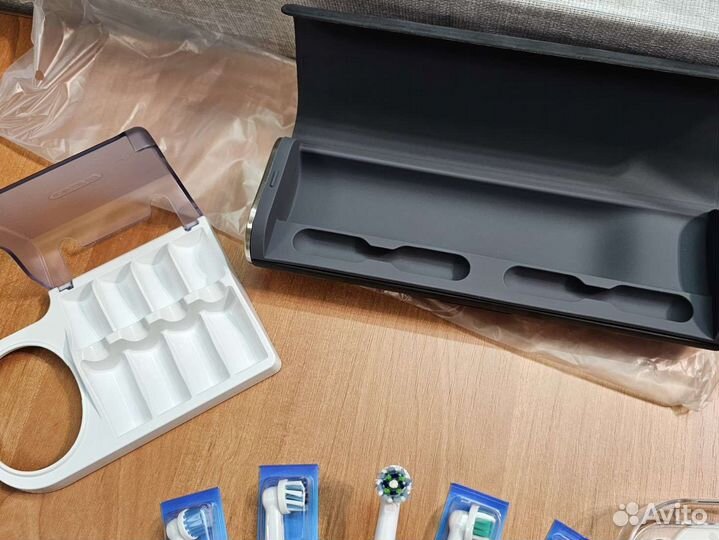 Электрическая зубная щетка Oral-B Pro 7000