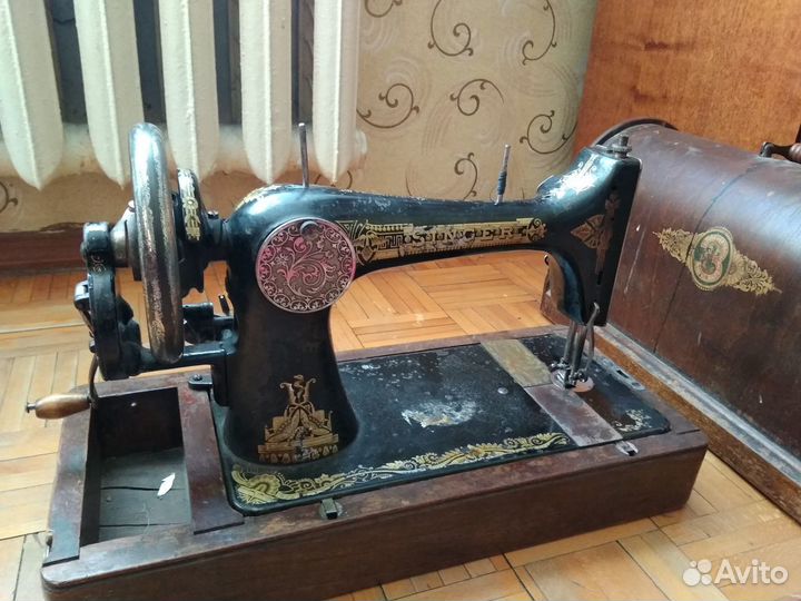 Старинная швейная машинка singer