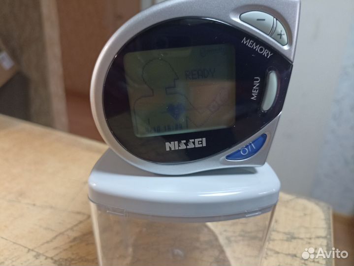 Тонометр на запястье новый