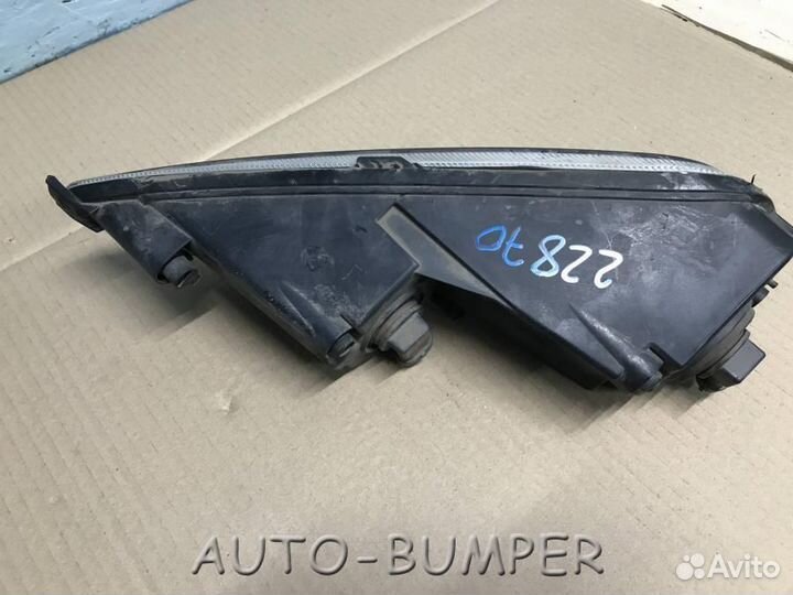 Volkswagen Passat B7 2011- Фара противотуманная пр