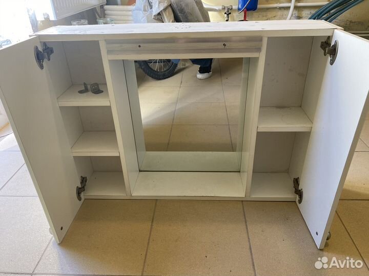 Шкафчик для ванной навесной с зеркалом бу