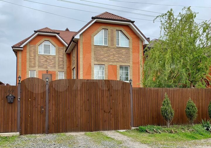 Дом 196,6 м² на участке 5,4 сот.