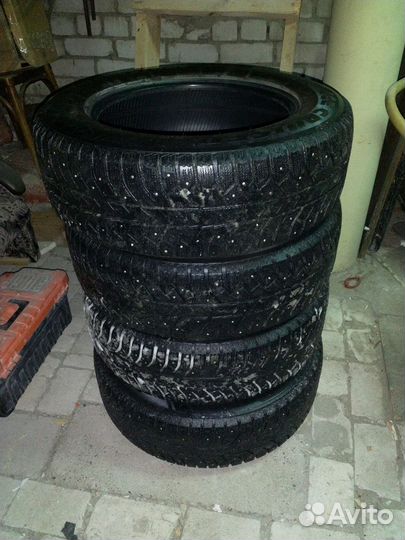 Bridgestone Ice Cruiser 7000 225/65 R17