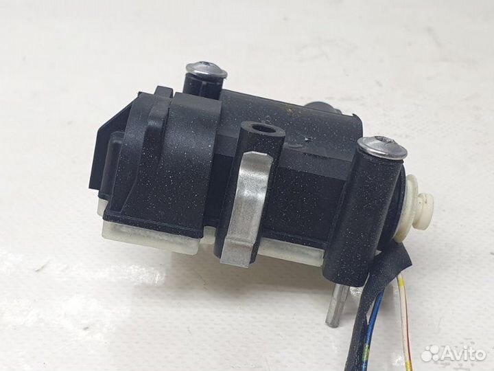 Активатор крышки бензобака Bmw 5-Series F10 3.0D