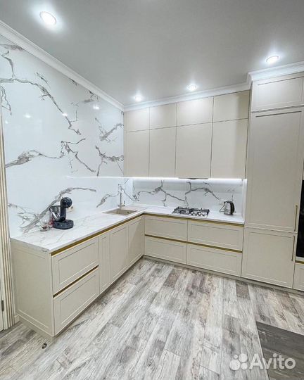 Кухня под потолок