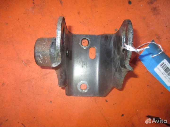 Крепление подушки двс Toyota Vista SV43 (Переднее)