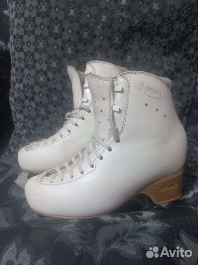 Фигурные коньки edea