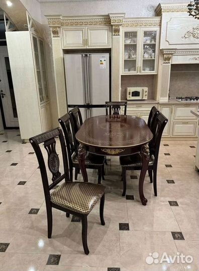 Стол кухонный и стулья