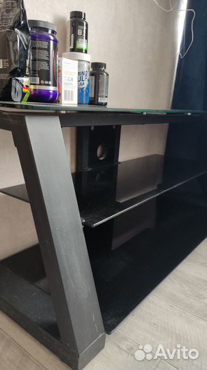 Стеклянная тумба под тв